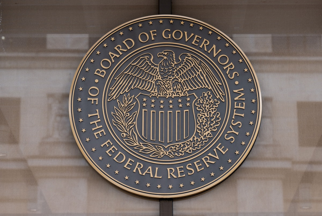 federal-reserve-preve-reducao-gradual-da-taxa-de-politica-ao-longo-de-2025