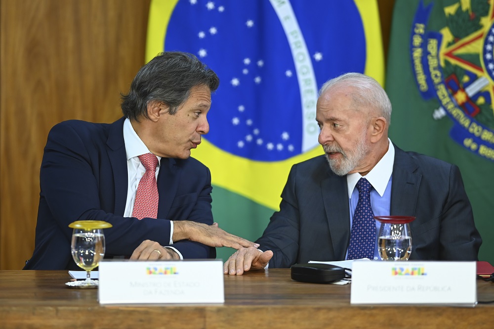 haddad-anuncia-que-o-governo-vai-cortar-despesas,-mas-lula-defende-gastos-com-saude-e-educacao