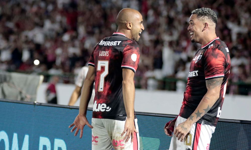 lucas-marca-duas-vezes,-sao-paulo-derrota-vasco-e-se-firma-na-briga-pela-libertadores