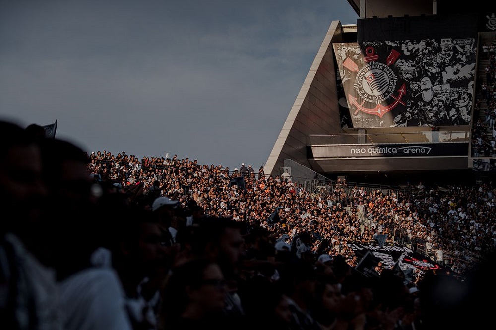 corinthians,-gavioes-da-fiel-e-caixa-assinam-protocolo-para-pagar-divida-da-neo-quimica-arena