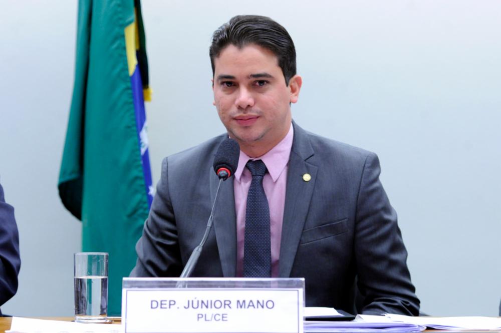 deputado-junior-mano-e-expulso-do-pl-por-apoiar-candidato-do-pt-em-fortaleza