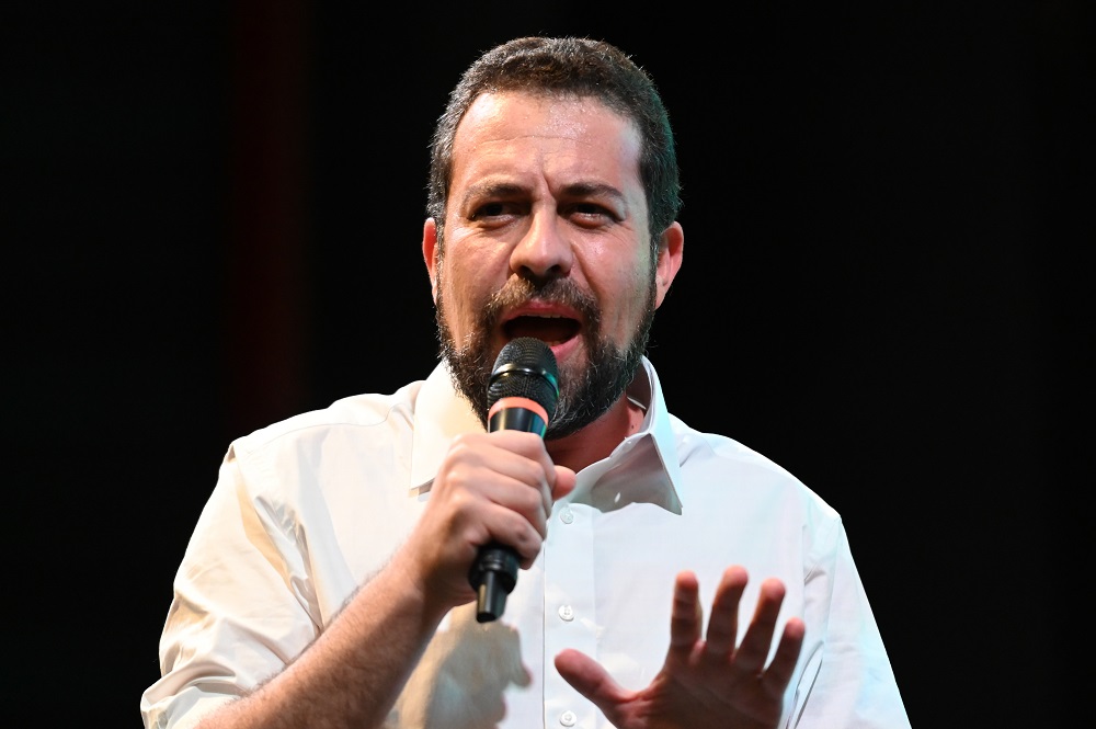 caminhada-de-guilherme-boulos-e-cancelada-por-conta-de-chuva-em-sao-paulo