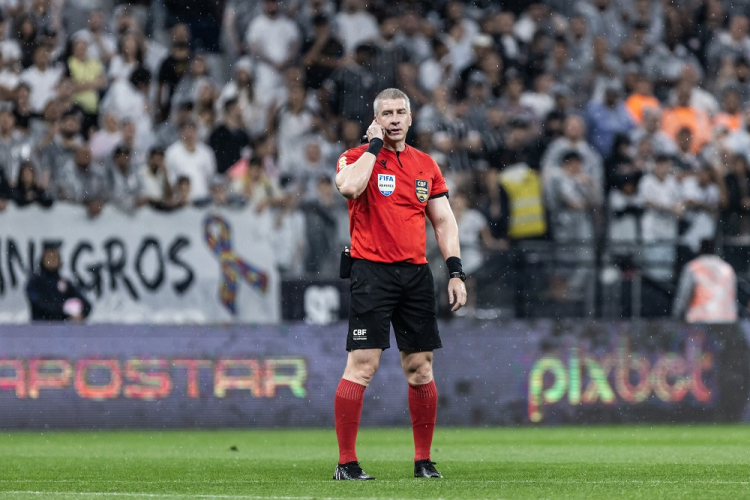 corinthians-acusa-flamengo-de-presentear-arbitro-em-semifinal-da-copa-do-brasil