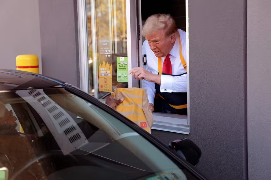 trump-serve-clientes-no-mcdonald’s:-‘nao-deixe-os-eua-se-tornarem-o-brasil’,-diz-brasileira