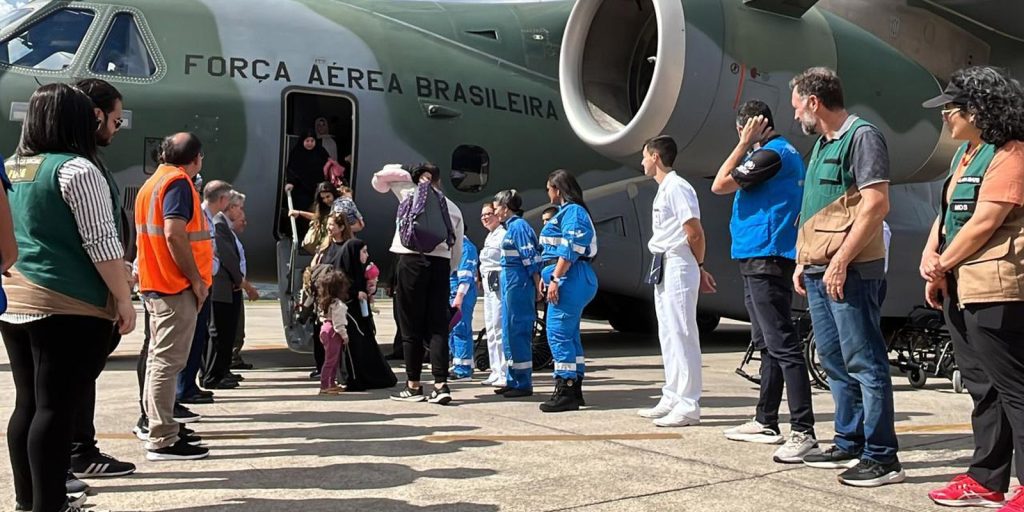 setimo-voo-da-fab-com-82-repatriados-do-libano-chega-a-sao-paulo