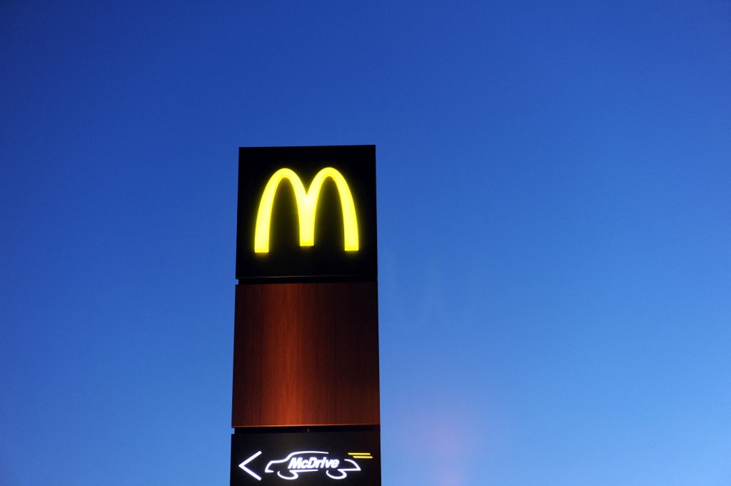 mcdonald’s-suspende-venda-de-hamburguer-apos-surto-de-bacteria-provocar-morte-nos-eua