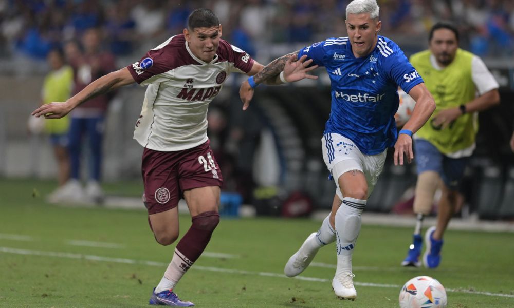 cruzeiro-fica-no-empate-com-lanus-e-vai-decidir-vaga-para-final-da-sul-americana-na-argentina