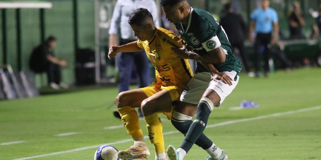 goias-derrota-amazonas-e-continua-vivo-na-luta-pelo-acesso