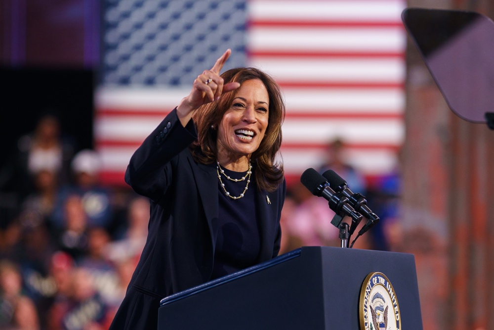 kamala-aproveita-falas-de-trump-para-conquistar-comunidade-latina-nos-estados-chave