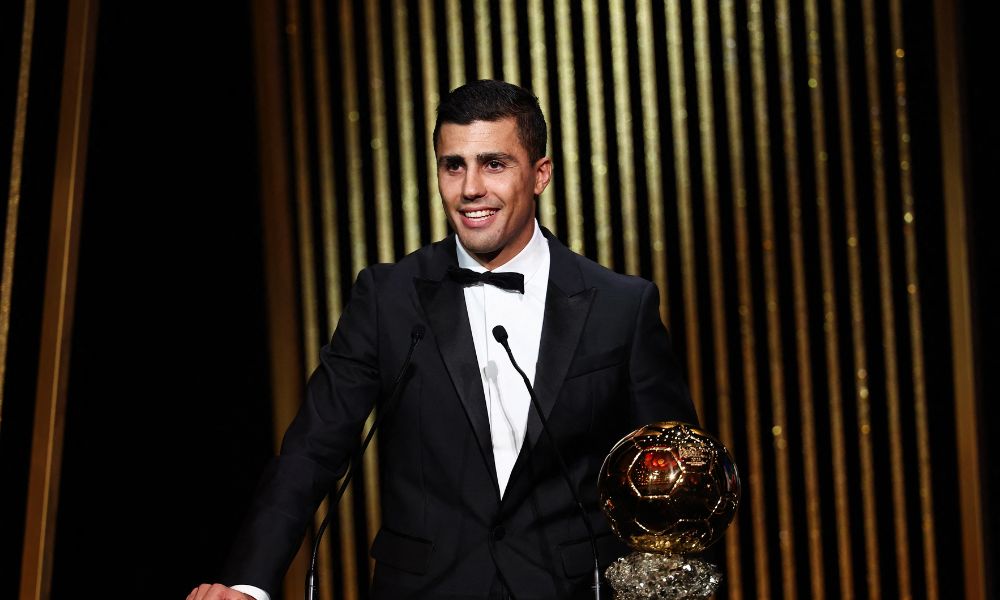 rodri-supera-vini-jr.-e-vence-o-bola-de-ouro-como-melhor-jogador-do-mundo