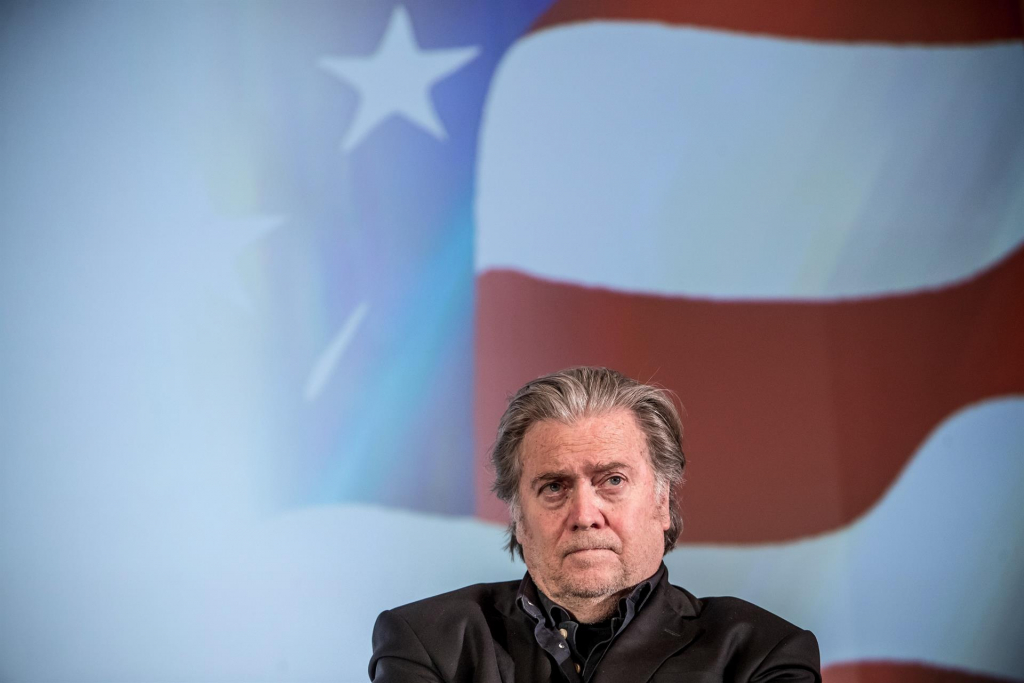 steve-bannon,-ex-conselheiro-de-trump,-sai-da-prisao-as-vesperas-das-eleicoes-nos-eua