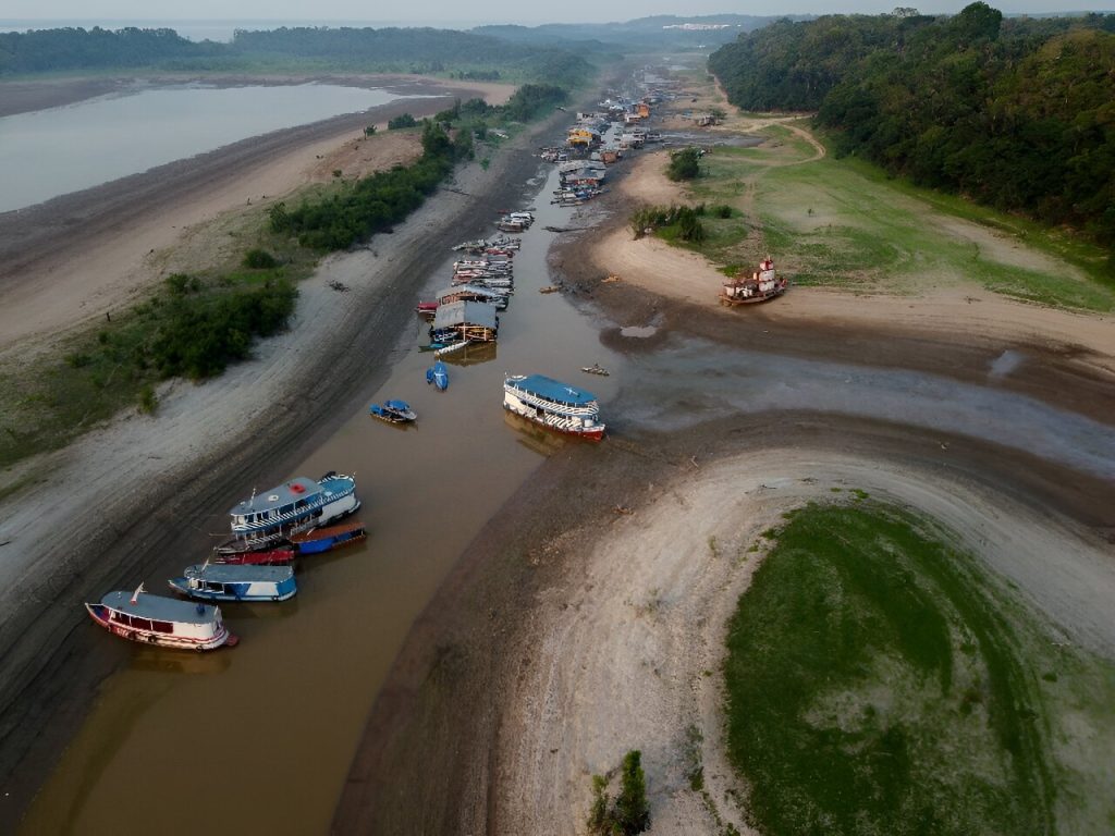 dois-extremos-climaticos:-a-seca-na-amazonia-e-as-inundacoes-no-saara