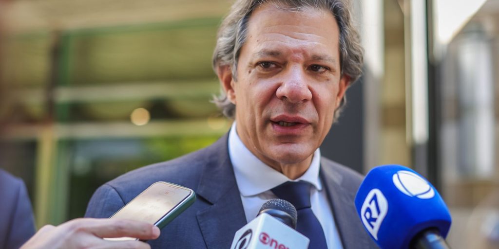 conversa-com-lula-sobre-corte-de-gastos-esta-avancando,-diz-haddad