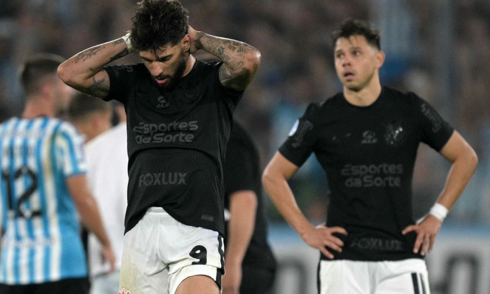 corinthians-sofre-virada-com-dois-gols-em-menos-de-cinco-minutos,-perde-para-o-racing-e-esta-fora-da-final-da-sul-americana