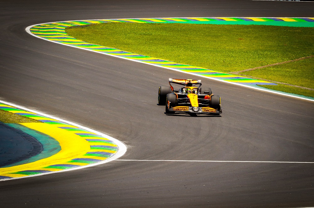 pilotos-sofrem-com-asfalto-novo-de-interlagos,-e-norris-lidera-1a-sessao-do-gp-de-sao-paulo