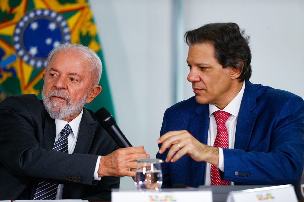 a-pedido-de-lula,-haddad-adia-viagem-a-europa-para-focar-em-quadro-fiscal-do-brasil