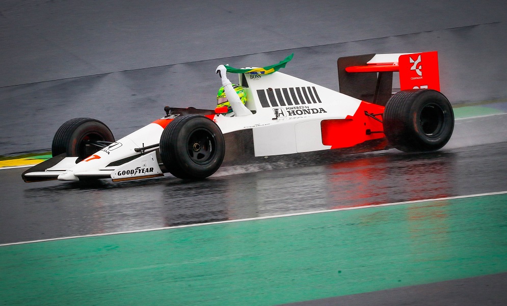 lewis-hamilton-pilota-mclaren-historica-de-ayrton-senna-e-homenageia-piloto-brasileiro