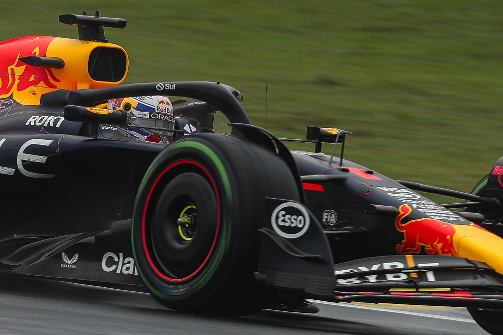 verstappen-da-show-e-vence-gp-de-sao-paulo-de-formula-1-sob-chuva