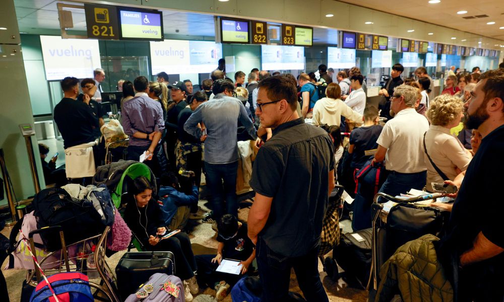 fortes-chuvas-na-catalunha-alagam-aeroporto-e-estradas-de-barcelona-e-geram-cancelamentos-de-voos