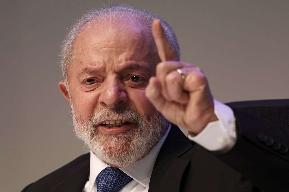 lula-proibe-celulares-em-seu-gabinete:-‘nao-e-seguro-mesmo-quando-esta-desligado’