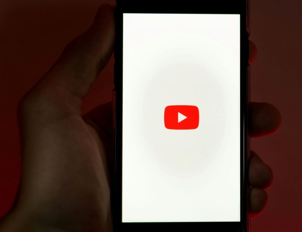 virando-tiktok?-youtube-pode-ganhar-navegacao-por-gestos-na-vertical-para-videos-longos