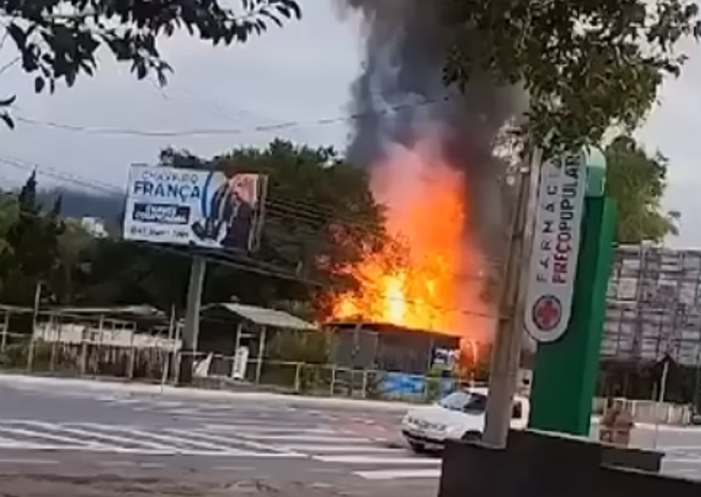 casa-de-autor-do-atentado-na-praca-dos-tres-poderes-pega-fogo-em-santa-catarina