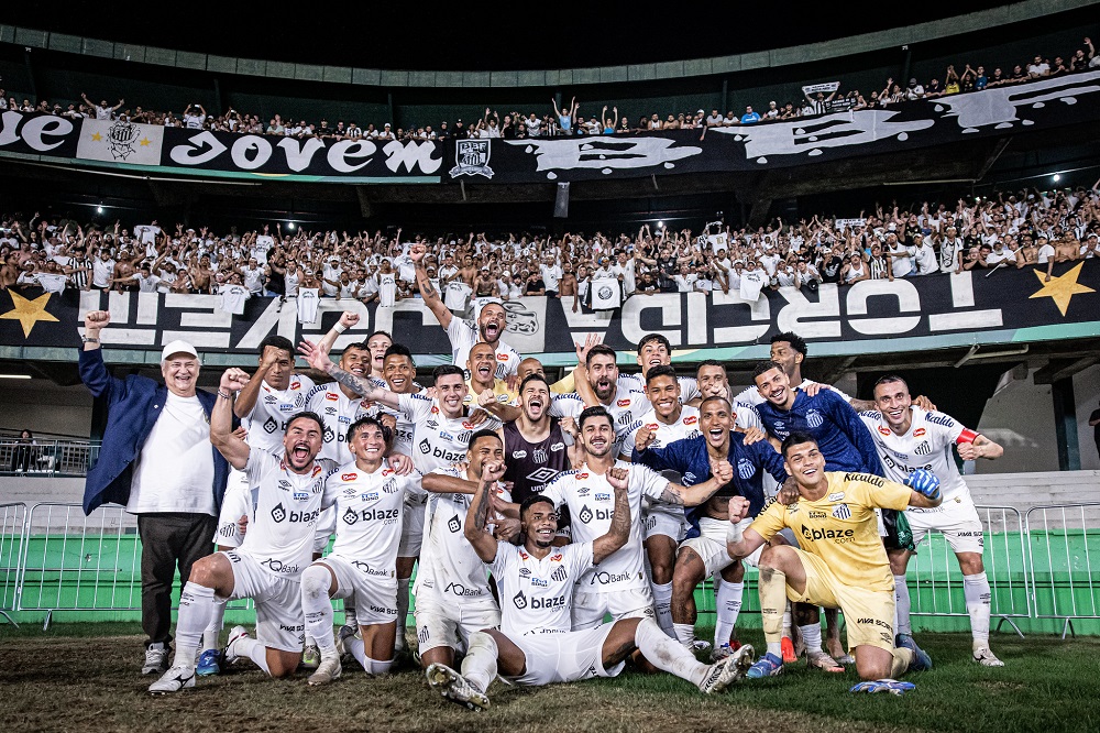 santos-conquista-titulo-da-serie-b-sem-jogar,-mas-comemora-de-maneira-discreta