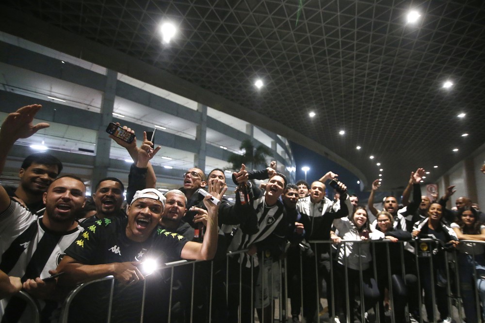 torcida-do-botafogo-esgota-cinco-setores-da-final-da-libertadores-na-argentina