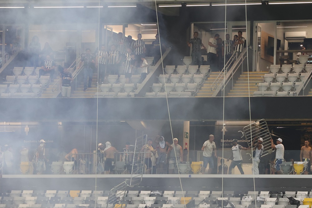 torcedor-do-atletico-mg-e-detido-por-ferir-fotografo-com-explosivo-na-final-da-copa-do-brasil