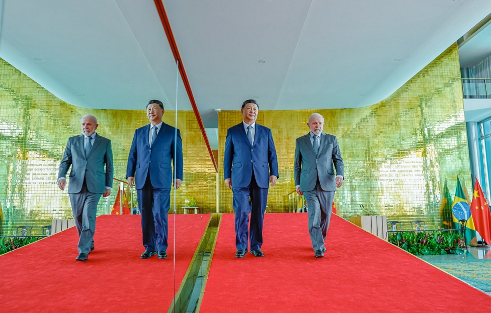 lula-recebe-xi-jinping-e-diz-que-china-e-brasil-priorizam-‘a-paz-e-a-diplomacia’