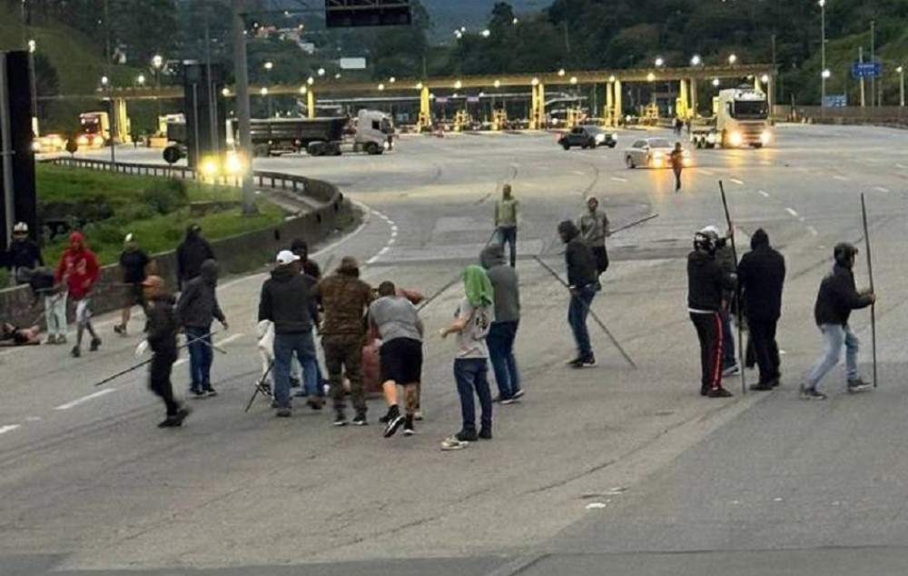 senado-aprova-projeto-que-aumenta-para-ate-dez-anos-o-banimento-de-torcedores-violentos-dos-estadios