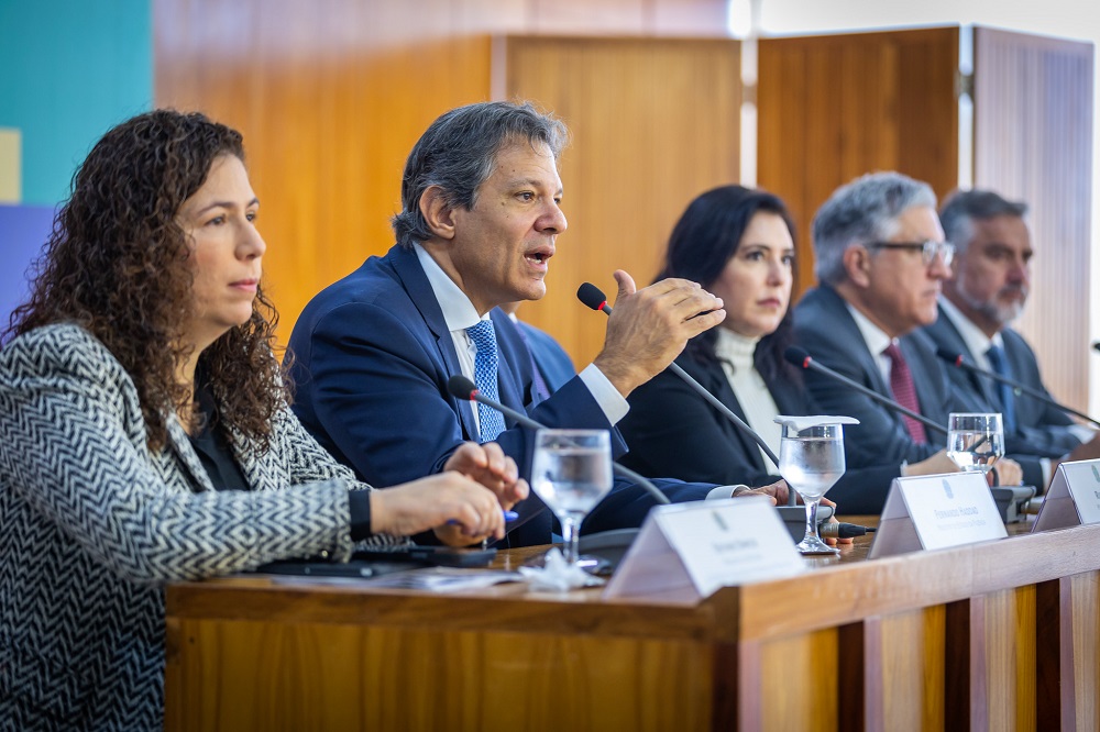 haddad-coloca-mercado-em-‘xeque’-apos-dolar-disparar-com-anuncio-sobre-isencao-do-ir