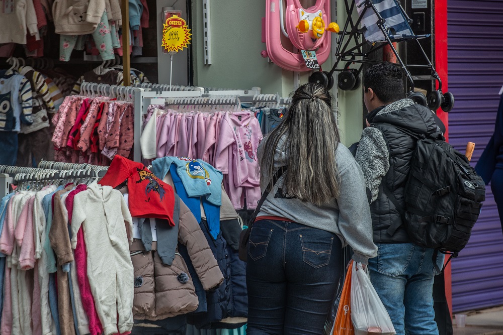 confianca-do-comercio-cresce-e-impulsiona-contratacoes-temporarias-no-fim-de-ano 