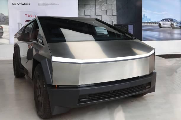 promessas-falsas,-recalls-e-erros-graves:-relembre-o-1°-ano-caotico-do-tesla-cybertruck