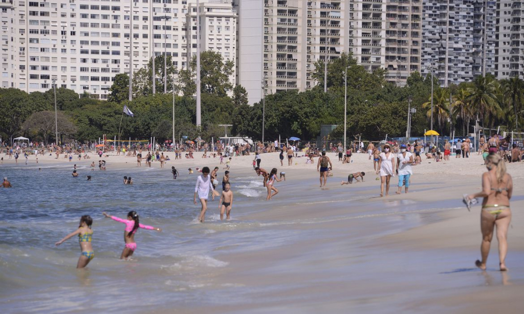 pec-das-praias-tem-votacao-adiada-na-ccj-do-senado-apos-pedido-de-vista