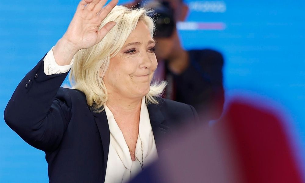 marine-le-pen-defende-estabilidade-politica-e-dialogo-para-aprovacao-do-orcamento-na-franca