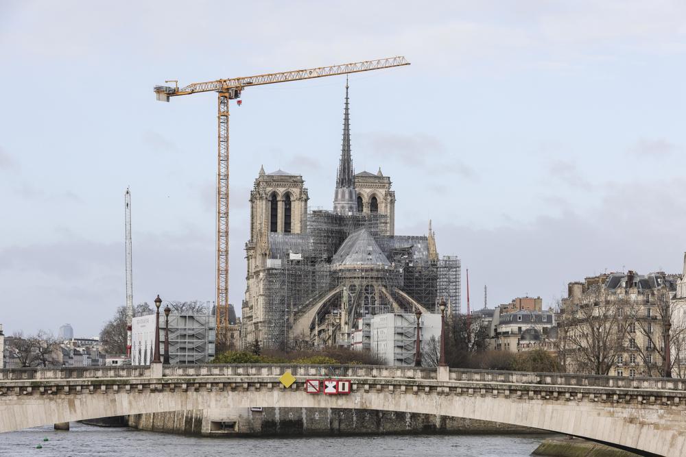 notre-dame-de-paris-reabre-as-portas-cinco-anos-apos-incendio