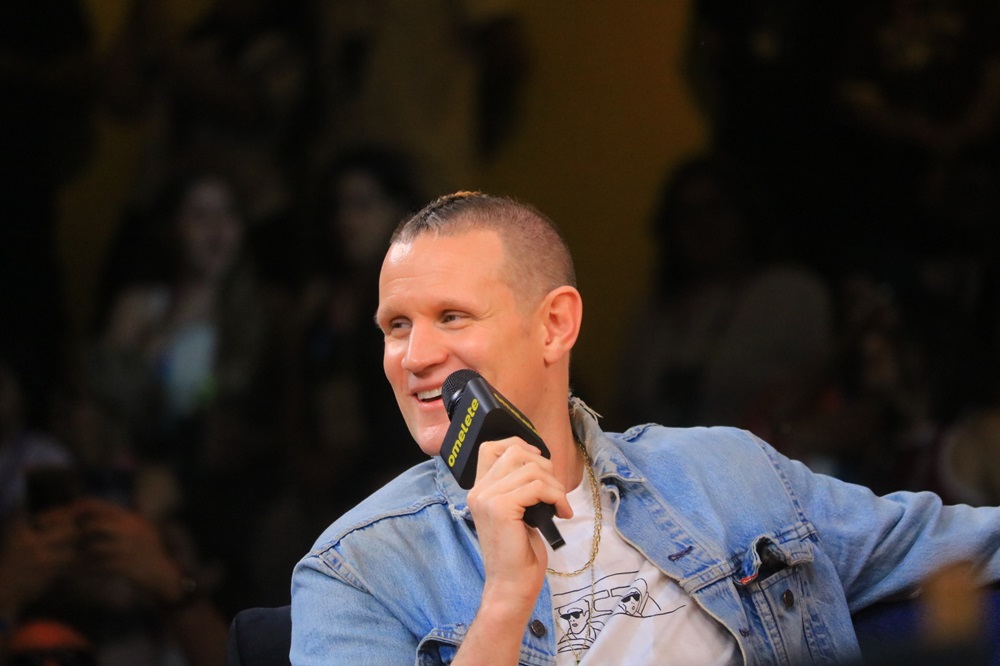 ccxp24:-matt-smith-encanta-o-publico-e-esbanja-carisma-no-brasil