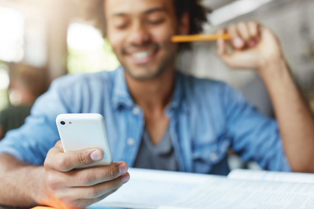 cjj-da-camara-vota-nesta-terca-proposta-que-proibe-celulares-em-salas-de-aula