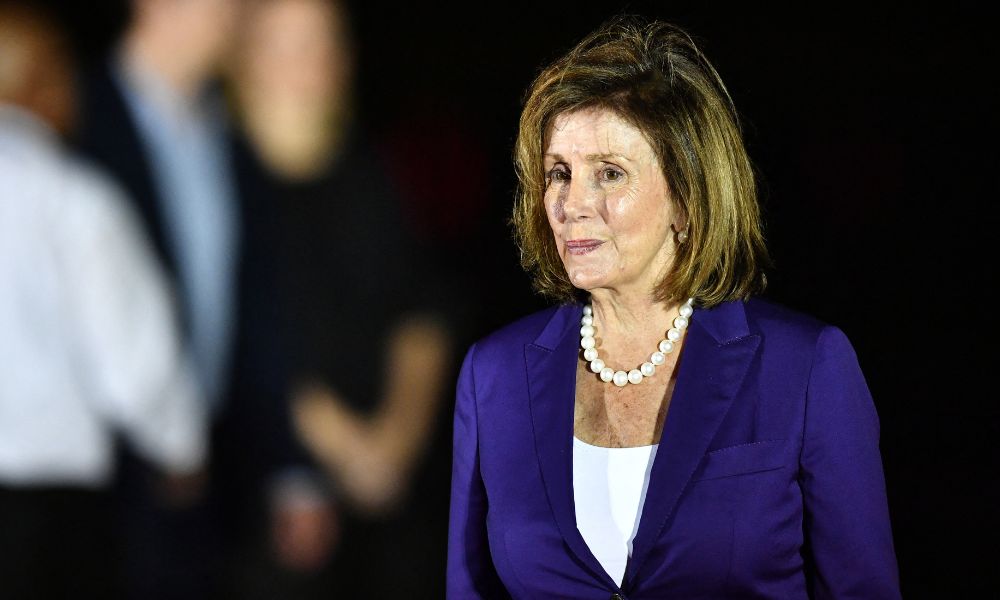 nancy-pelosi-passa-por-cirurgia-no-quadril-apos-cair-durante-evento