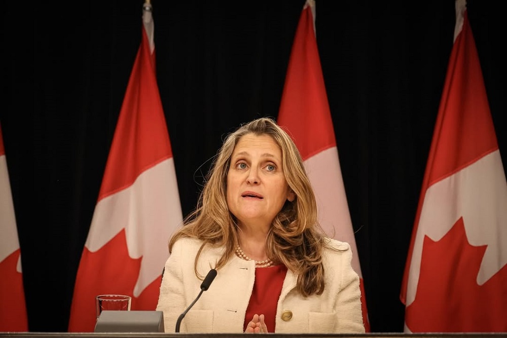 ministra-das-financas-do-canada-renuncia-ao-cargo-apos-conflitos-com-trudeau