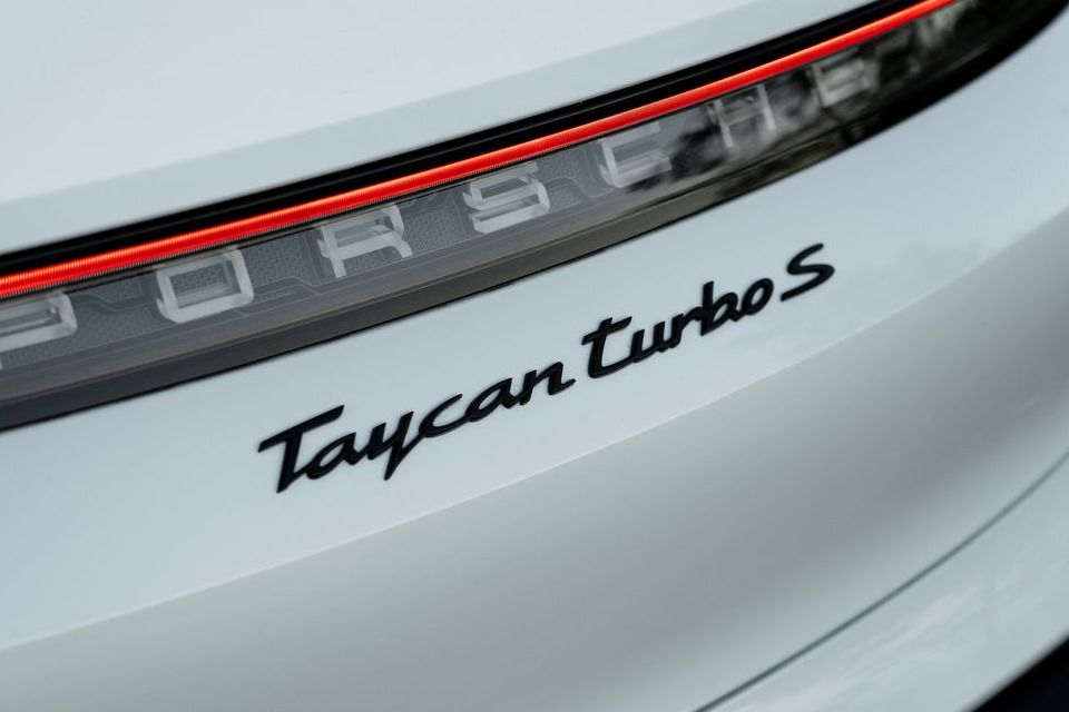 por-que-os-eletricos-da-porsche-trazem-“turbo”-no-nome?-entenda-o-motivo