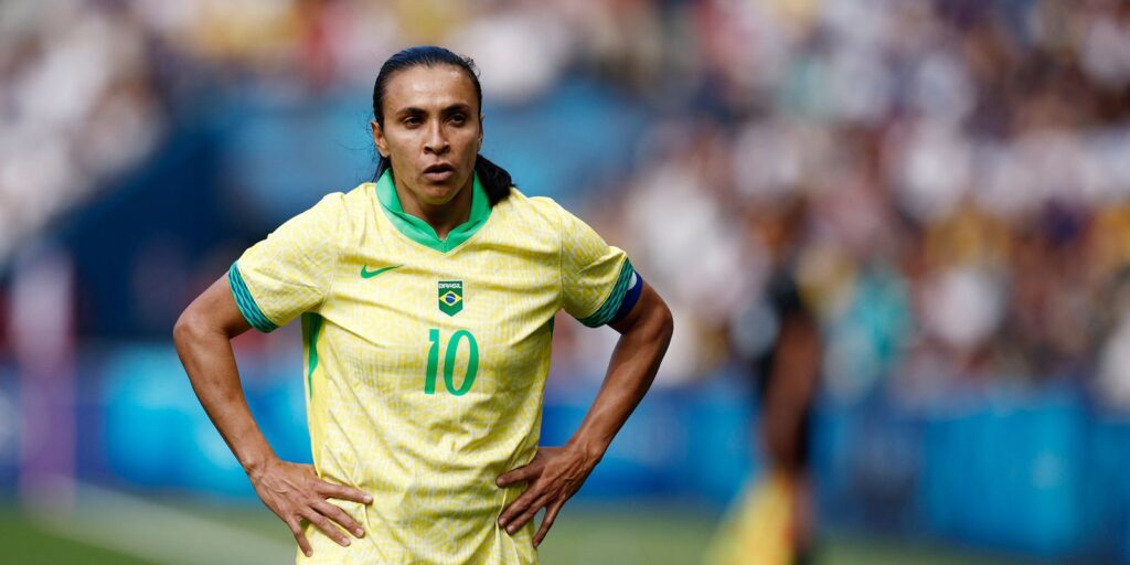 the-fifa-best:-marta-vence-1o-trofeu-marta-de-gol-mais-bonito-do-ano