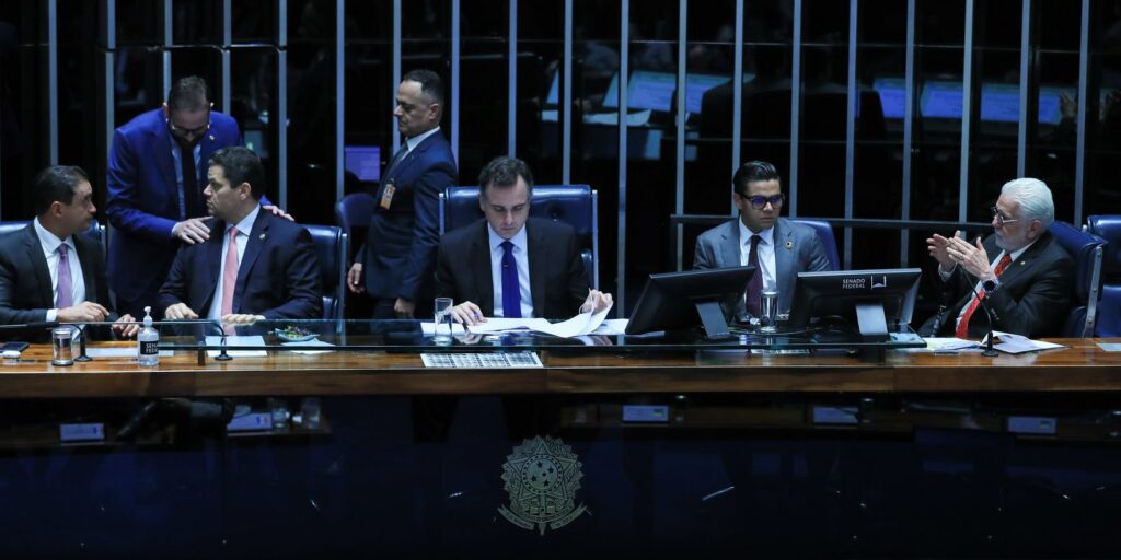 senado-aprova-taxacao-de-15%-sobre-lucro-de-multinacionais