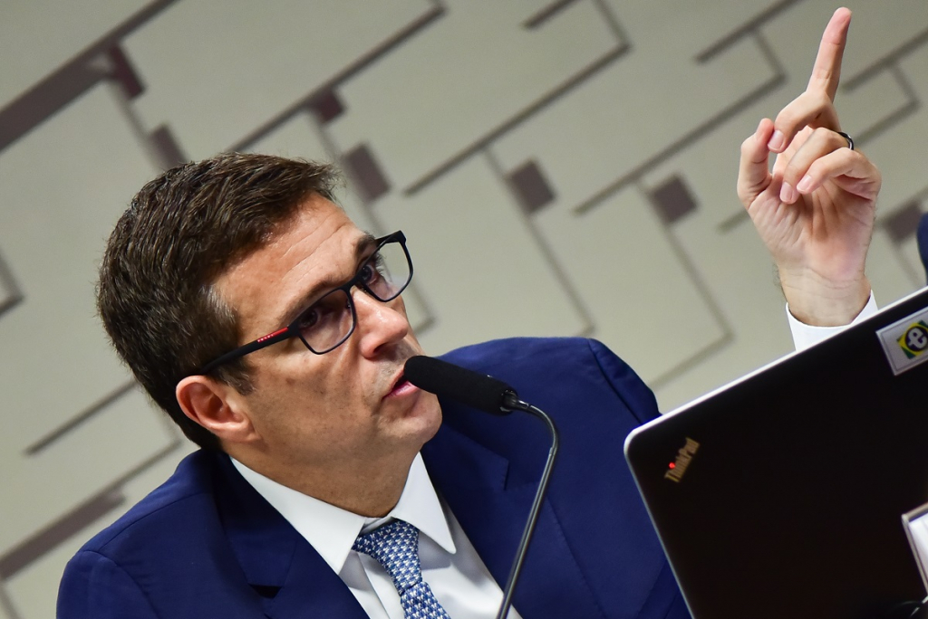 campos-neto-nega-ligacao-entre-intervencao-no-cambio-e-dominancia-fiscal