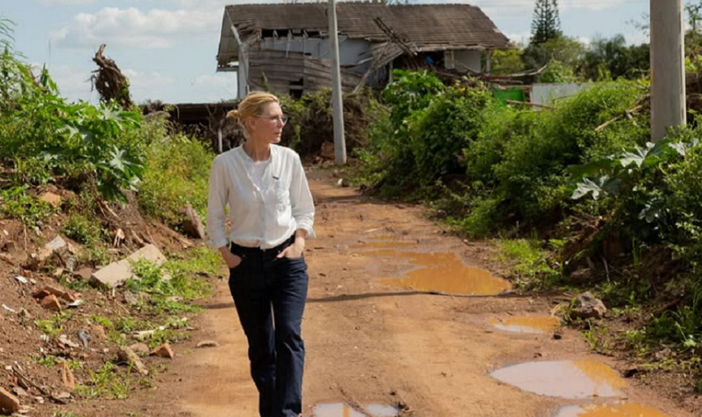 cate-blanchett-visita-cidades-afetadas-pelas-enchentes-no-rs-em-missao-da-onu