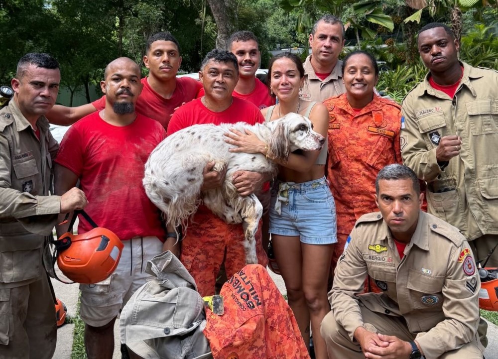 anitta-encontra-seu-cachorro-charlie-apos-desaparecimento-na-noite-de-natal;-veja-video