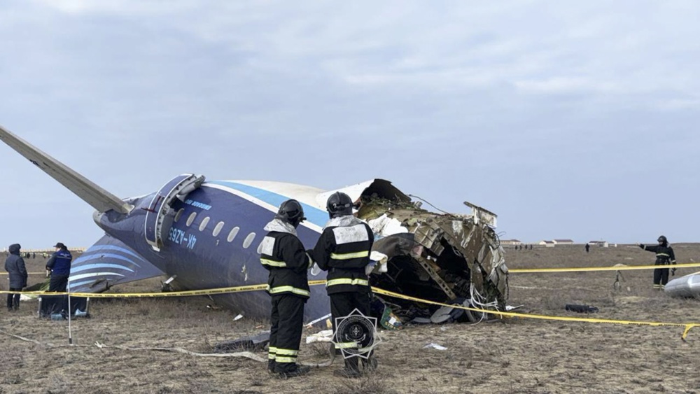 azerbaijan-airlines-aponta-que-queda-de-aeronave-no-cazaquistao-teve-‘interferencia-externa’