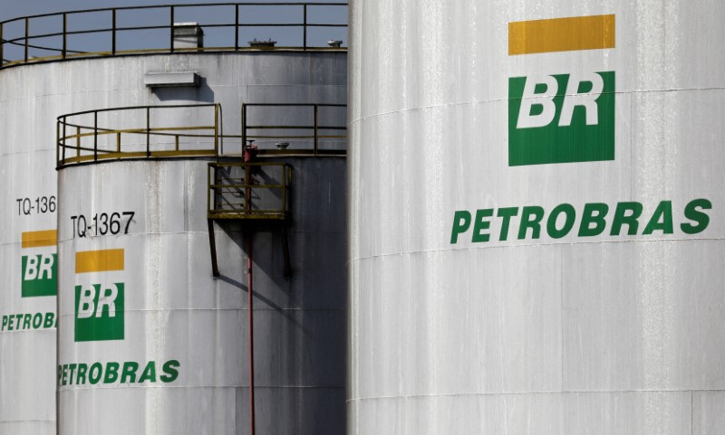 defasagem-de-precos-dos-combustiveis-da-petrobras-em-2025-alcanca-niveis-alarmantes