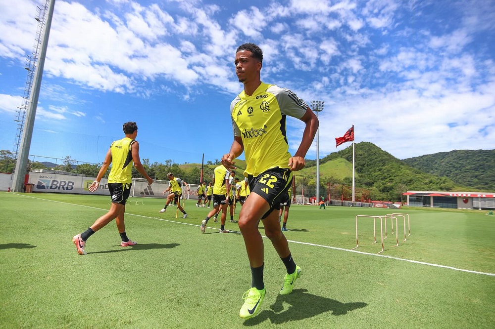 clube-da-serie-a-tenta-contratacao-de-atacante-do-flamengo